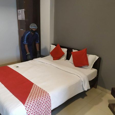 Oyo Flagship 47564 Hotel Gallops Sarkhej Zewnętrze zdjęcie