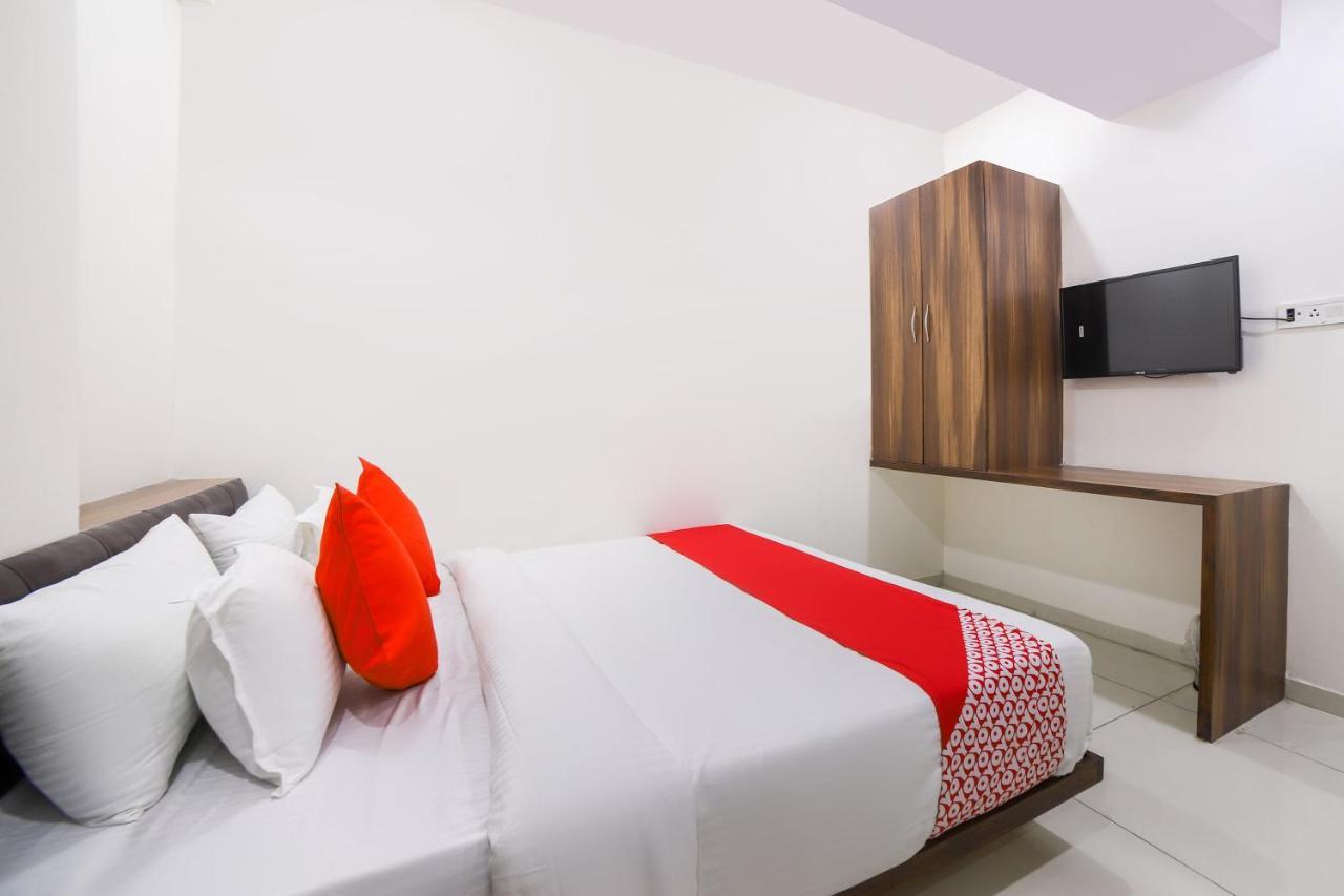 Oyo Flagship 47564 Hotel Gallops Sarkhej Zewnętrze zdjęcie