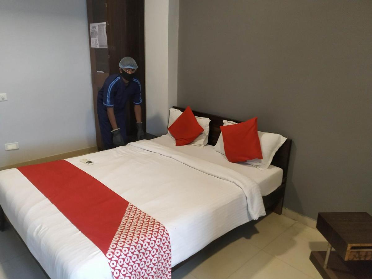 Oyo Flagship 47564 Hotel Gallops Sarkhej Zewnętrze zdjęcie